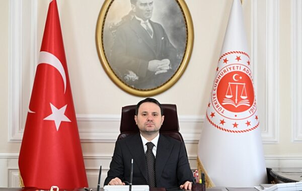 bakan-gurlek-tum-is-insanlarimiza-basarilar-diliyorum.jpg